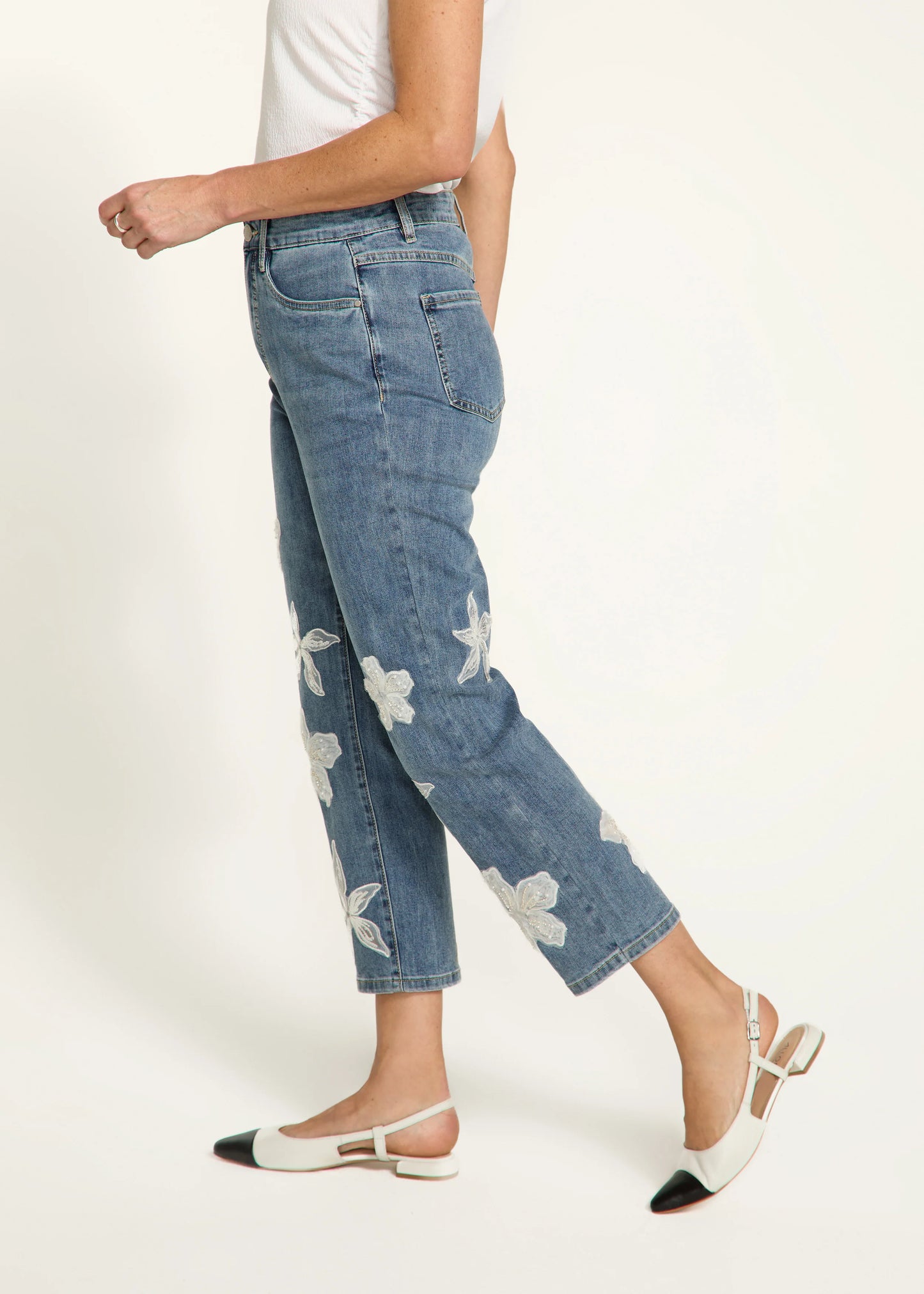 Suzanne Pencil Crop Jean with Flower Appliqués