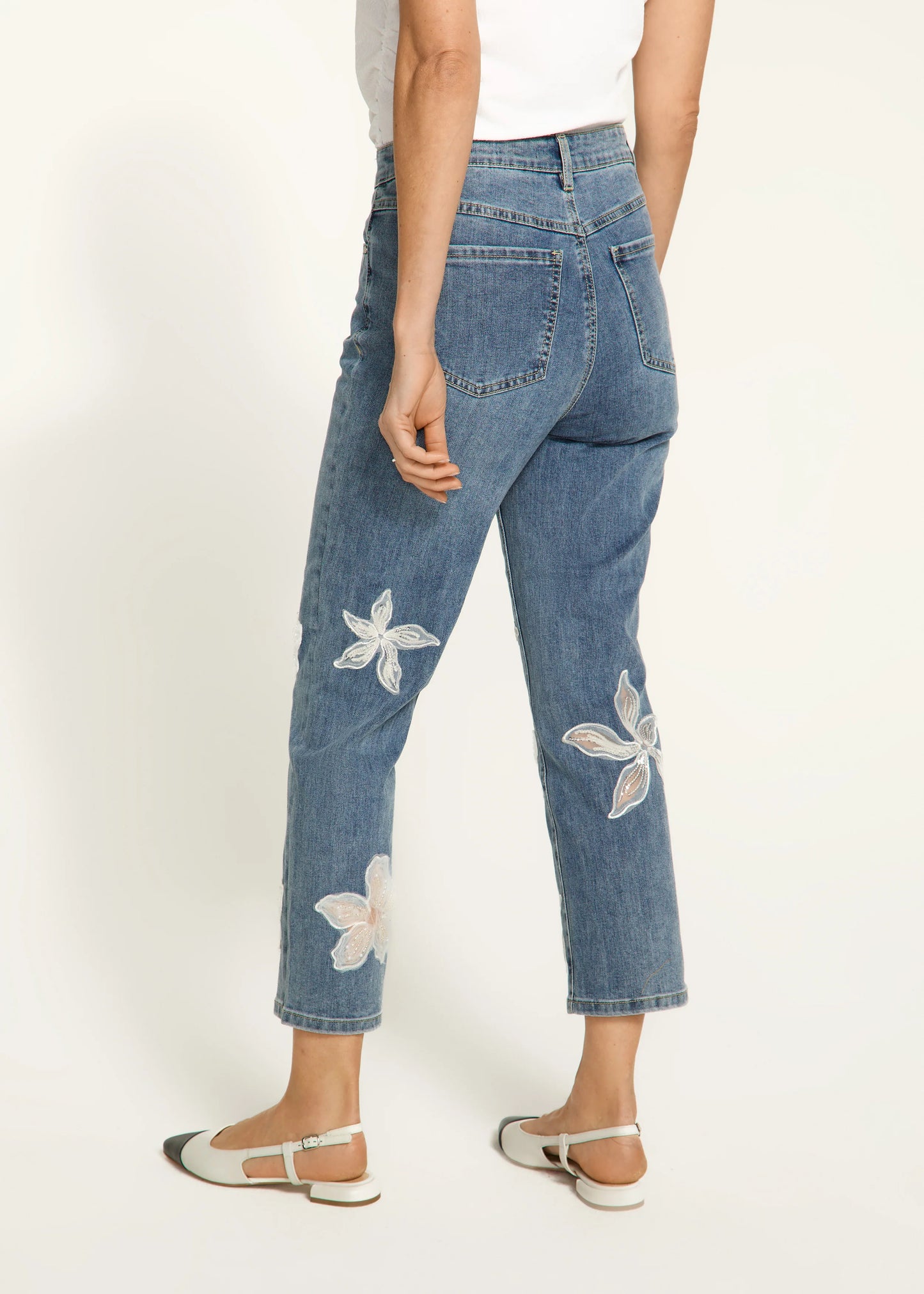 Suzanne Pencil Crop Jean with Flower Appliqués